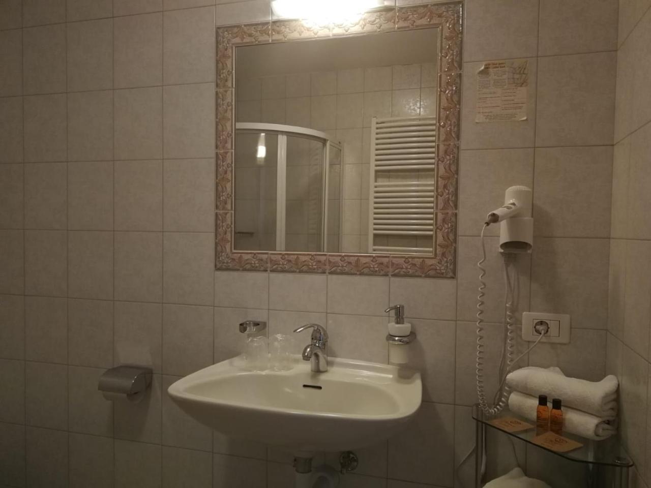 מלון מאלס ונוסטה Gasthaus Weisskugel מראה חיצוני תמונה